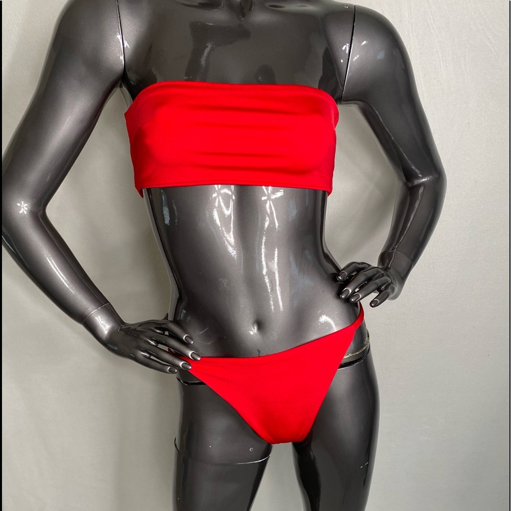 NWT Pretty little thing red strapless bi…